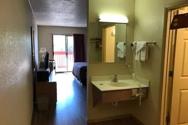 Bathroom sink